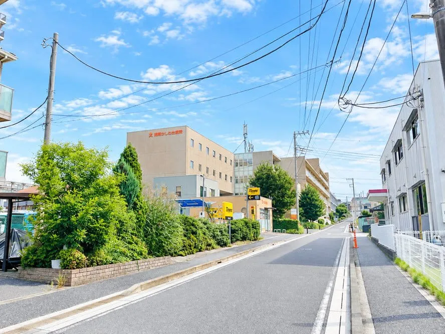 直進すると左側に当院
